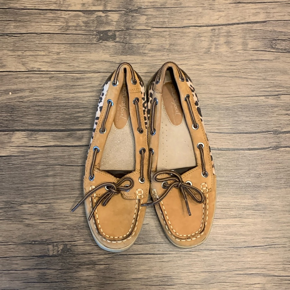 Tan leopard print boat shoes size 6